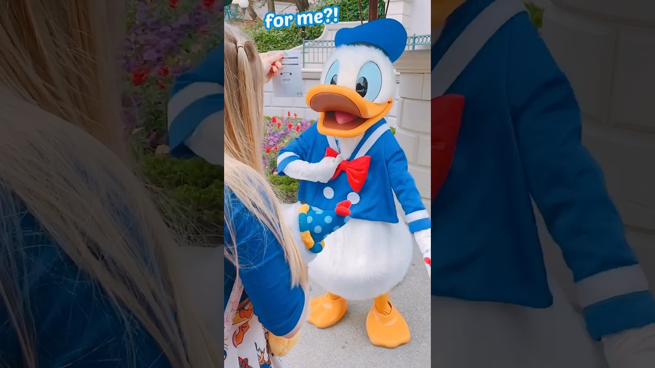 We have a special bond 🥹💙🦆 #disneyland #donaldduck #disney #dlp