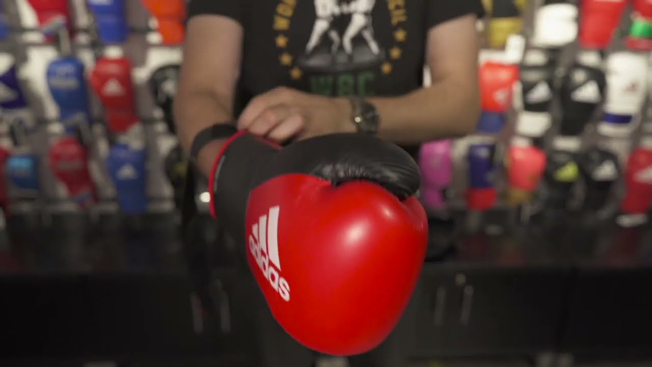 Обзор боксерских перчаток ADIDAS HYBRID 250 с инновационной системой фиксации липучка-шнуровка