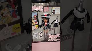 Dionne Unboxing Bratz x Clueless