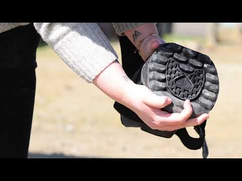 How to put on the Equine Fusion Trekking Jogging Shoe