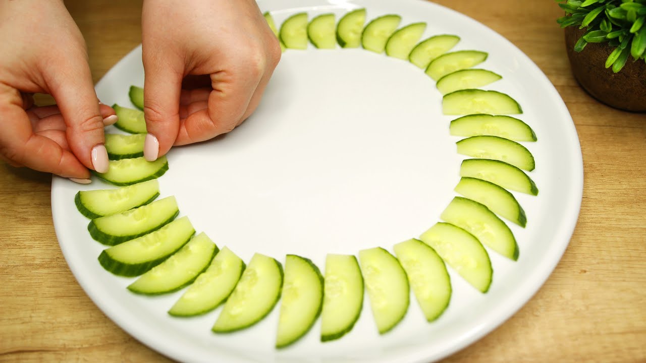Wie schön geschnittenes Gemüse auf dem festlichen Tisch! Vorspeisen