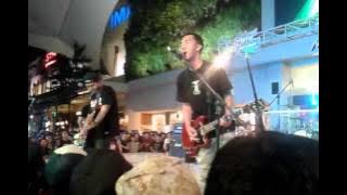 Pee Wee Gaskins - Berbagi Cerita Live at Summarecon Bekasi Clothing 2015