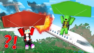 JJ & Mikey Escape From The AIRPLANE CRASH ON THE ISLAND in Minecraft! - Maizen