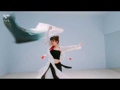 Video Tay trái chỉ trăng (quạt lụa dài) - Cover - youtube