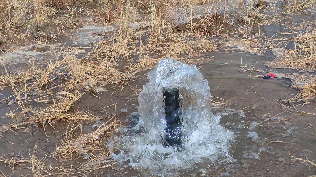 Borewell Drilling Water Comes Suddenly बोरवेल से निकला अपने आप पानी