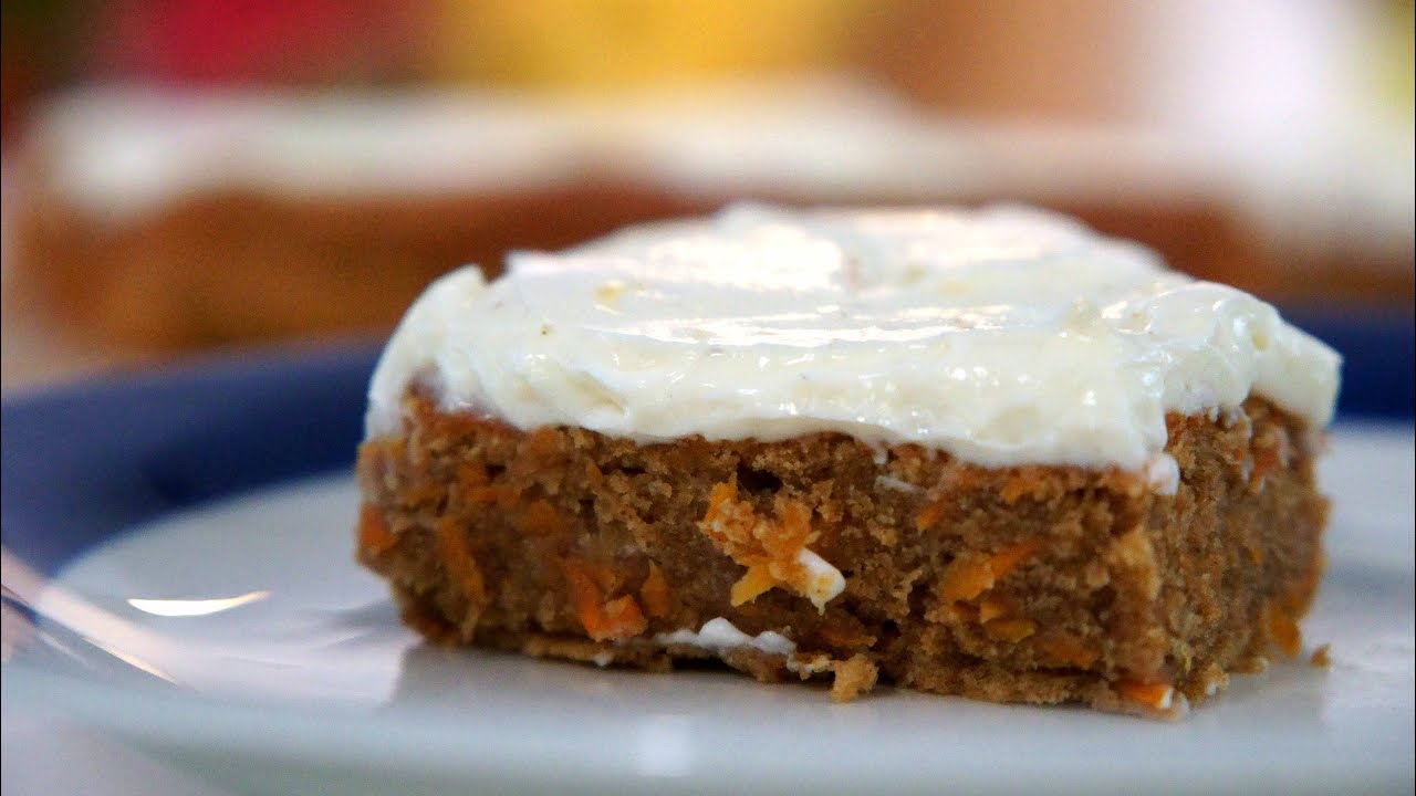 Gulerodskage | Nem og saftig med syrlig flødeostecreme