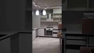 Корпусная мебель своими руками. Дизайн кухни 9 кв.м. Угловая кухня с окном в частном доме. #kitchen