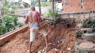 Conheça O Idosos De 70 Anos Batendo Caçamba Calça Caiu, Ouro Preto Do Oeste, Rondônia, Brasil