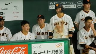 智弁学園コンビ】岡本和真・廣岡大志、試合中に仲良く談笑【巨人
