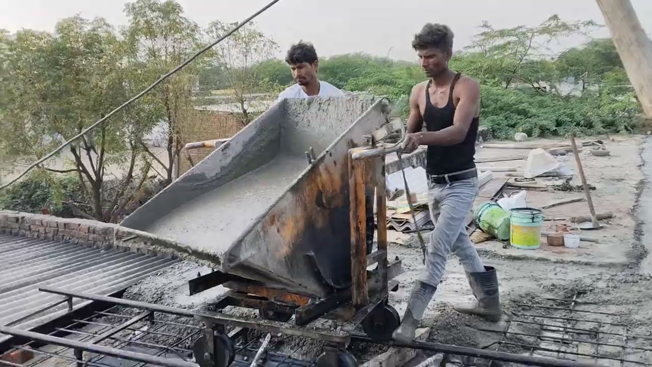 Chhat ki rcc ho rahi hai or rcc ke liye konsa cement achha raheta hai #construction #video 