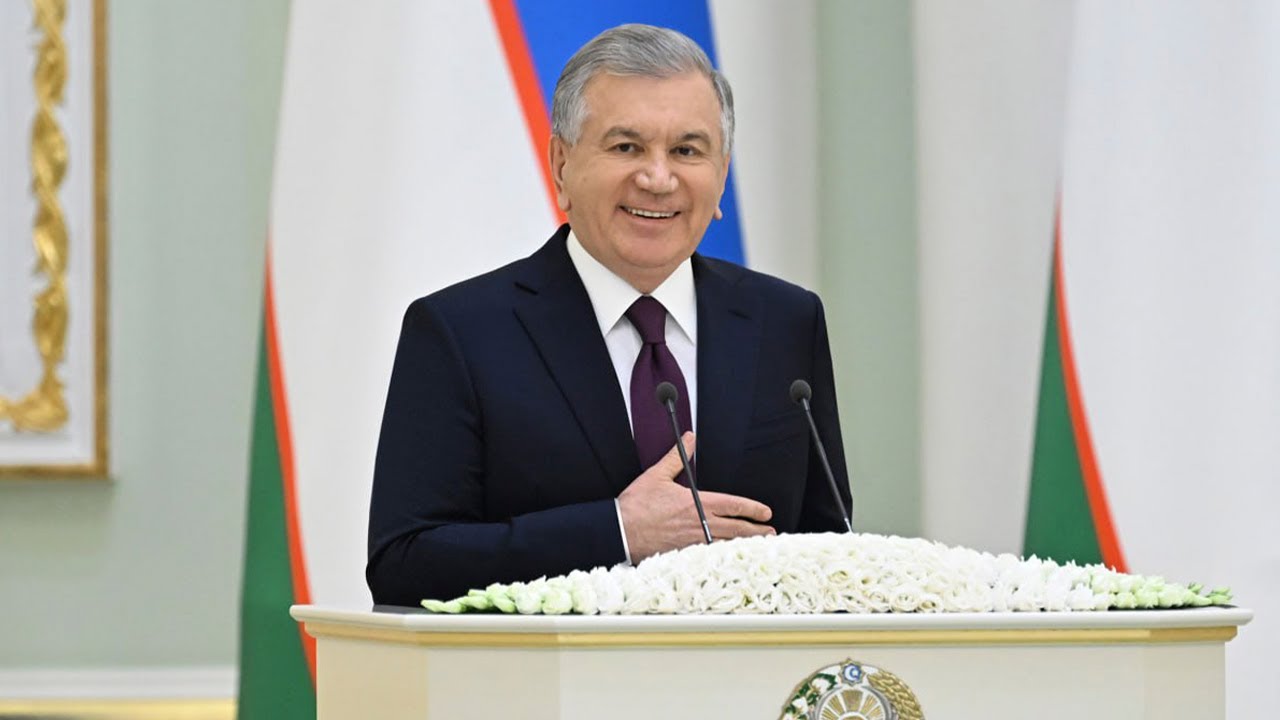 Шавкат Мирзиёев ўндан ортиқ ҳокимни ва «Темир йўл» ва «Автойўл» раҳбарларини ишдан олди