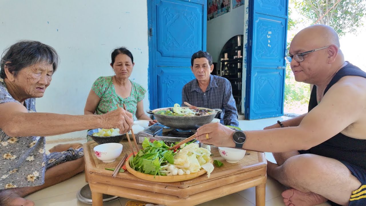 Đưa Ba Đi Thăm Tiệm Trà Và Trổ Tài Nấu Lẩu Thái Chay Ăn Cùng Gia Đình