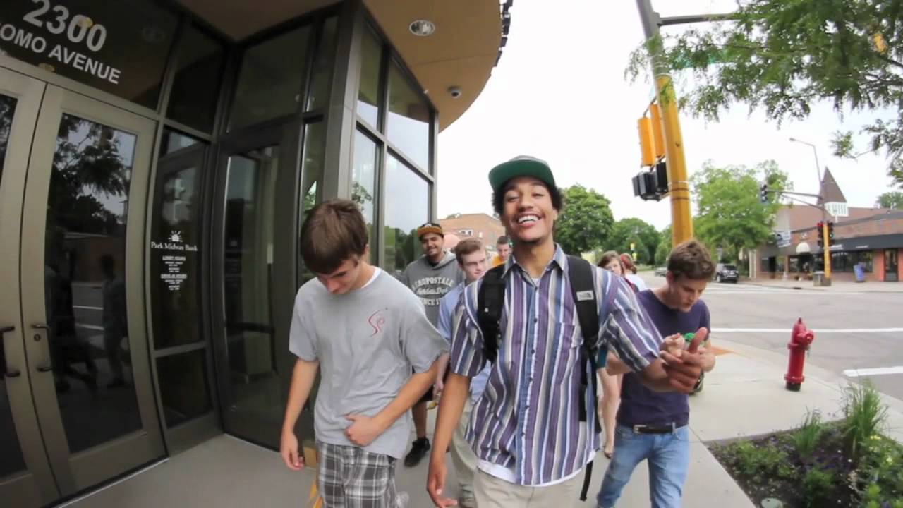 Guarda Youngy Ransom - Throwing Up su YouTube Guarda Youngy Ransom - Throwing Up su YouTube