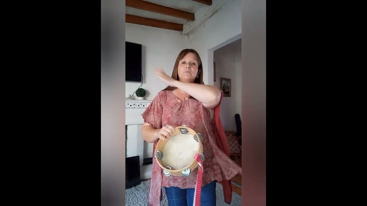 tocar el Pandero. recordando movimientos básicos.