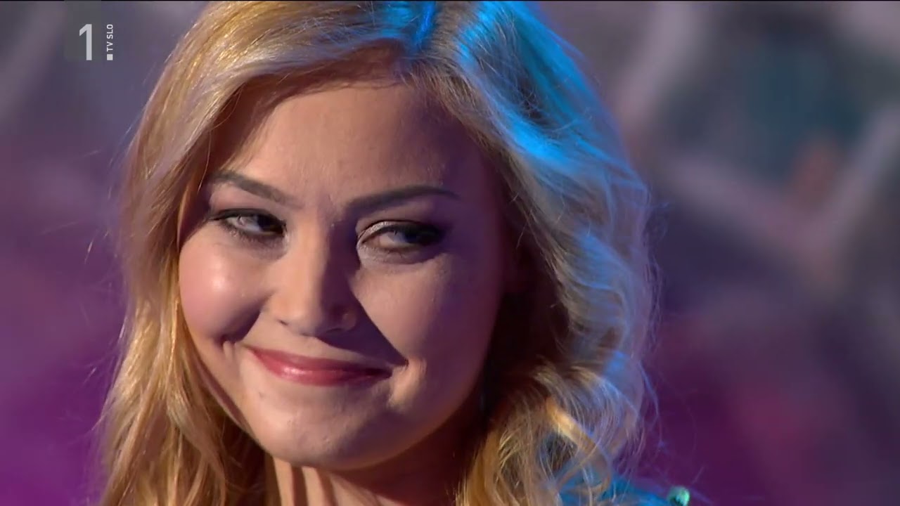 EVA ČERNE AVBELJ IN KLEMEN TORKAR: Pod rožnato planino (nastop iz oddaje Glasbeni pozdrav)