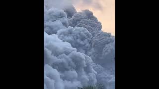 Terrifying eruption of Mayon Volcano in Albay, Philippines 🇵🇭 (02.05.2026)