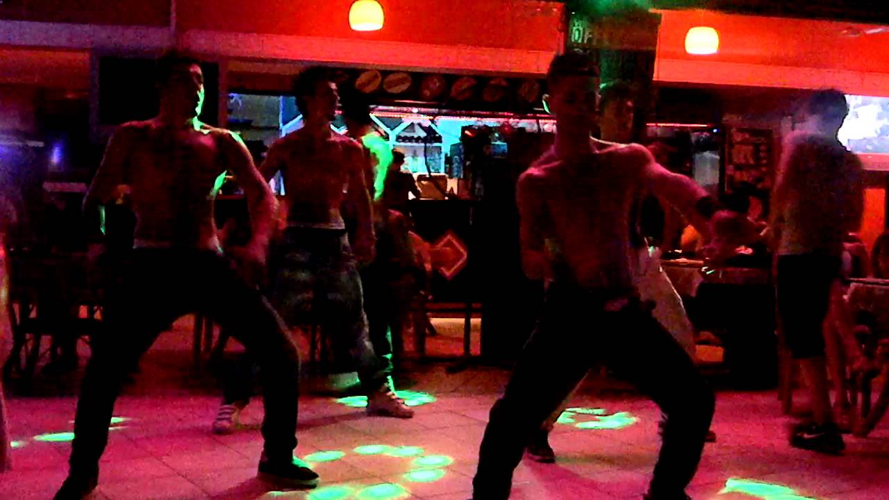 Dolphin Square bar Altinkum 2011