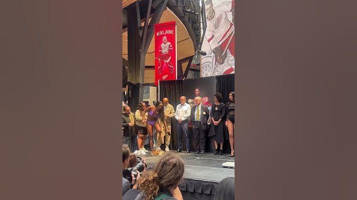 Claressa Shields wrighs in at 159 pounds privés she can fight at any weight class
