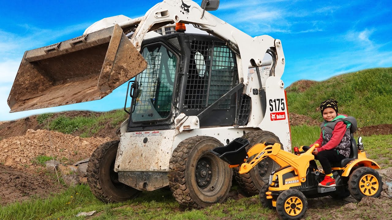 Il mini caricatore cingolato è rotto