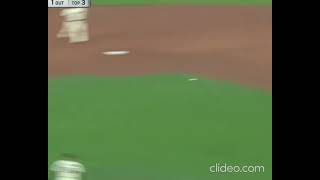Brandon Crawford with the smooth barehand