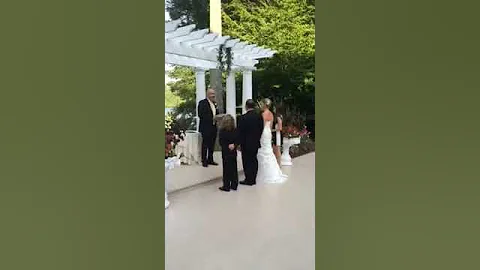 Susan and Joe beginning wedding vows