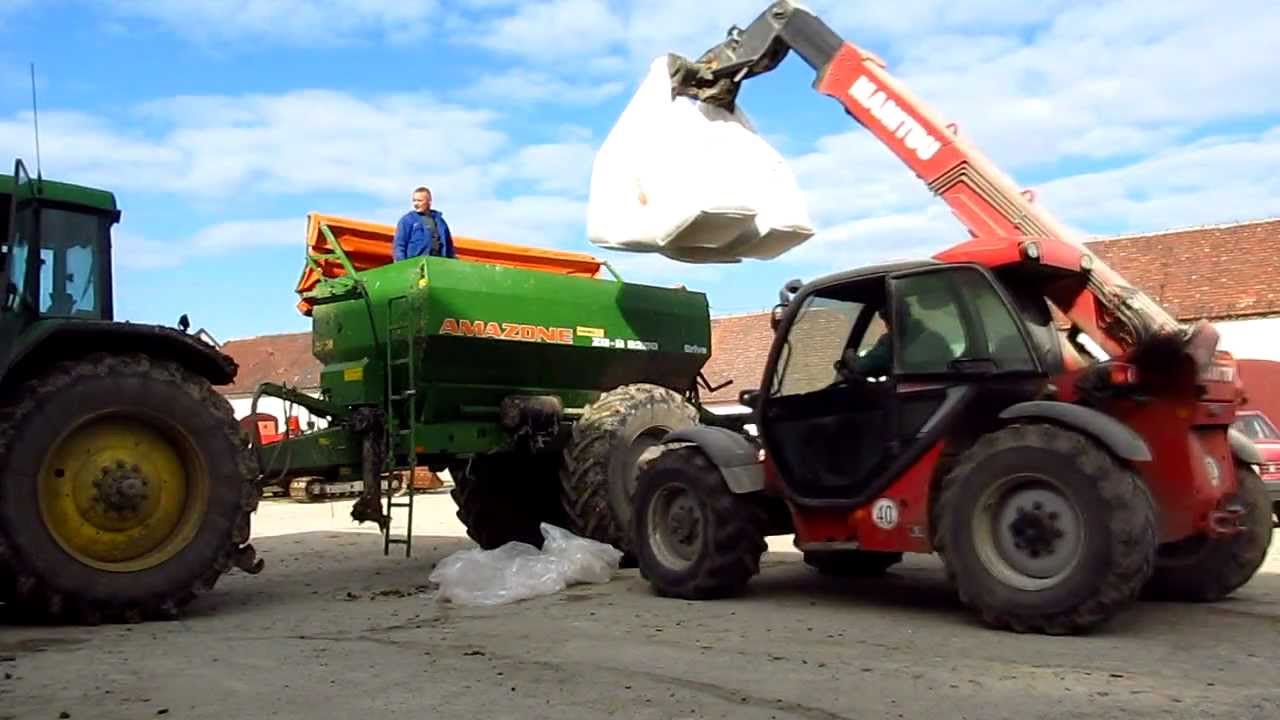 Kampania 2011 / 2012 - Rozsiewanie nawozu po rzepaku