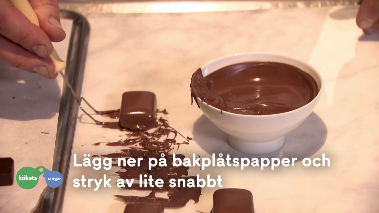 Så doppar du praliner i choklad
