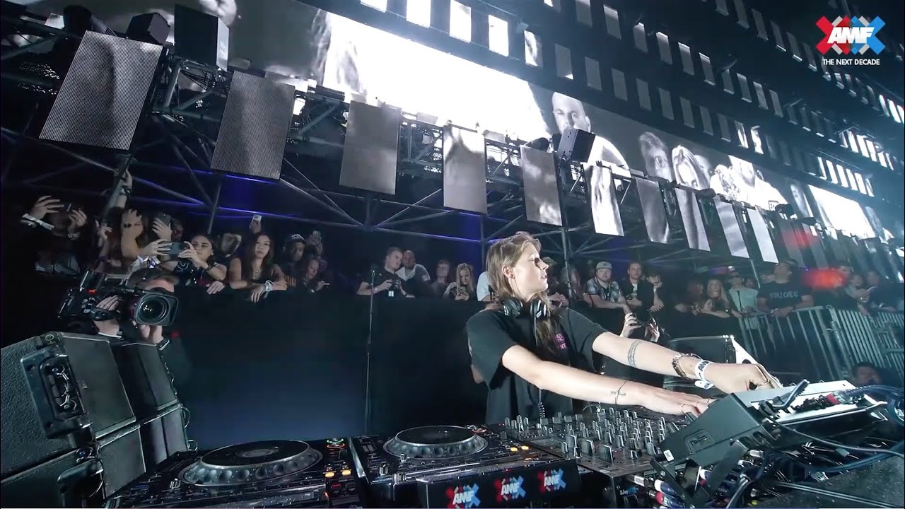Guarda @charlottedewittemusic playing my track "Concession" at @Amsterdammusicfestival 2023 su YouTube Guarda @charlottedewittemusic playing my track "Concession" at @Amsterdammusicfestival 2023 su YouTube