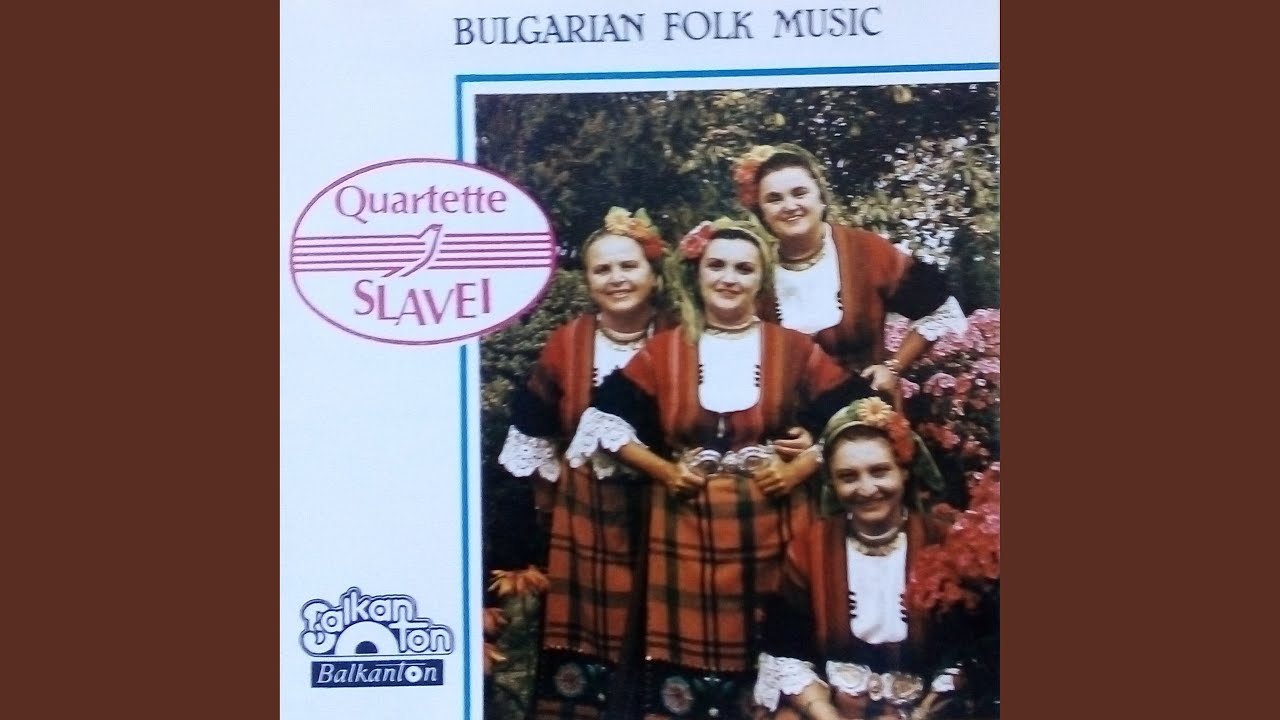 Пиленце пее