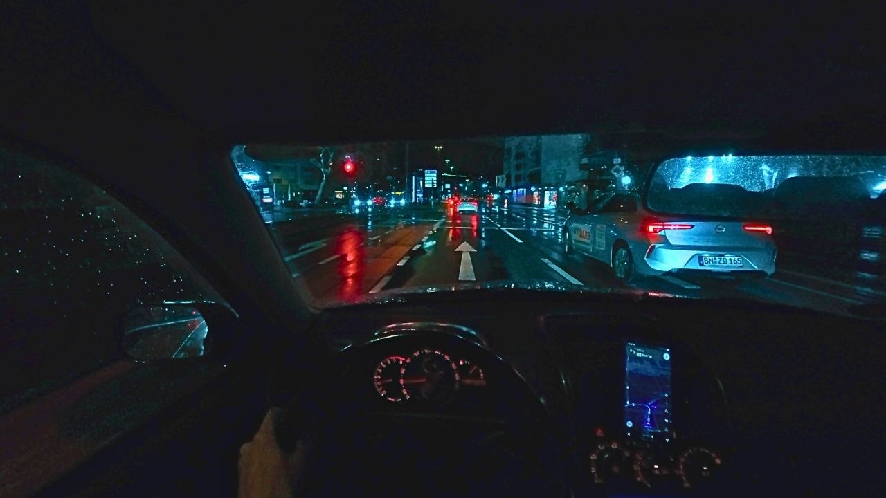 Night drive in my 155hp Lexus IS200 on wet streets [4K POV]