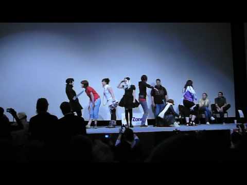 Cosplayer dance