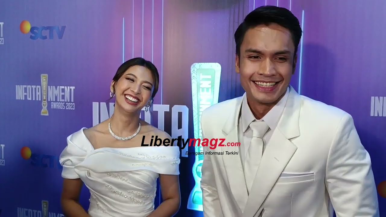 Kompak! Randy Pangalila & Alisia Rininta Kenakan Busana Serba Putih di Infotainment Awards 2023