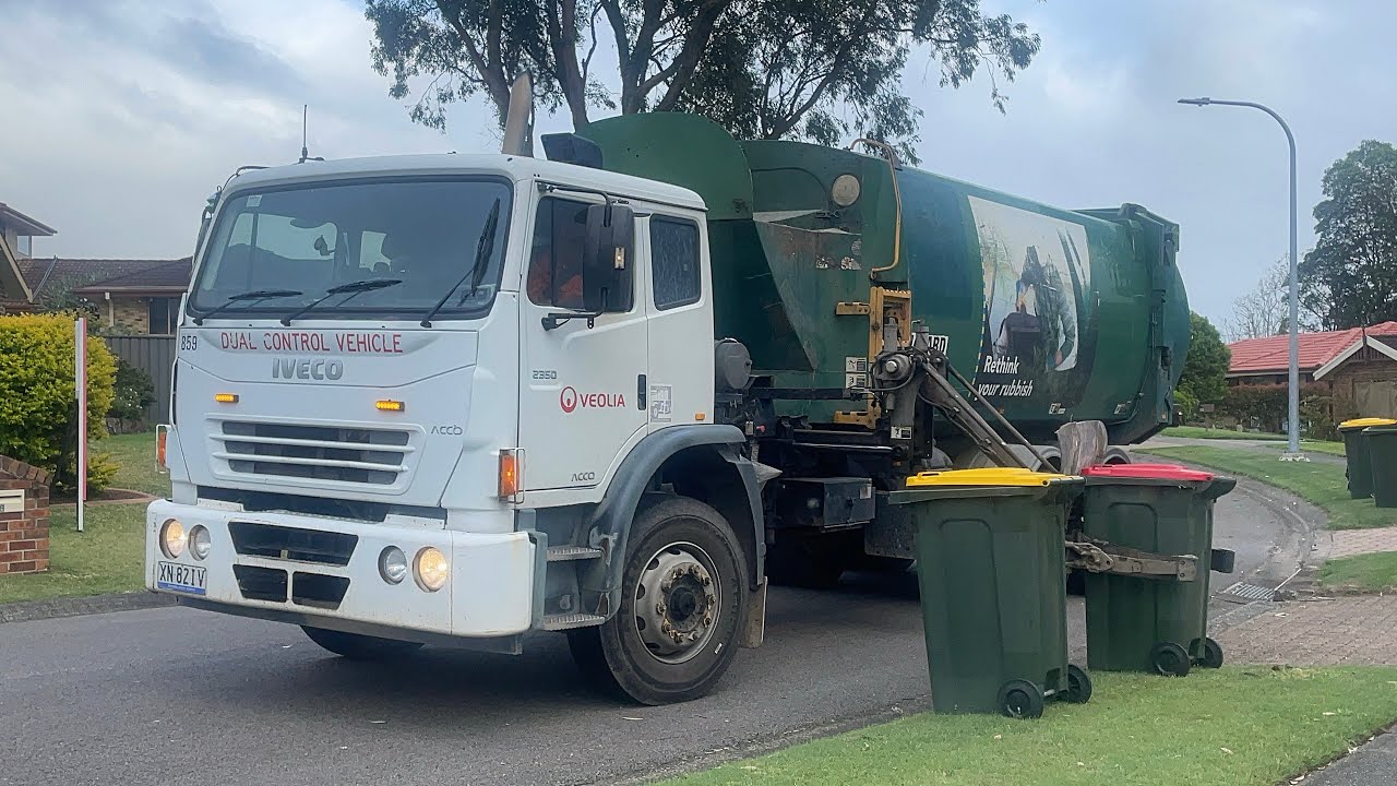 Port Stephens Garbage - Ex Brisbane - YouTube