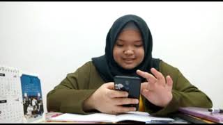Mendemonstrasikan drama 'Kelas Daring' Mendemonstrasikan drama 'Kelas Daring'
