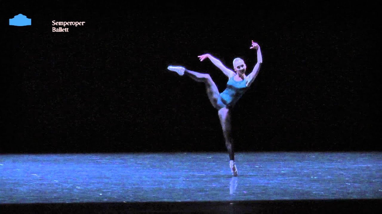 »In the Middle, somewhat Elevated« - Releve woman solo