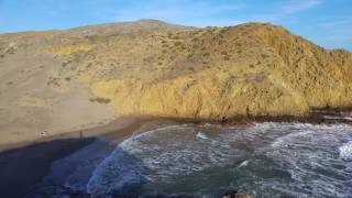 Olas al atardecer en Playa de Mónsul, Almería.