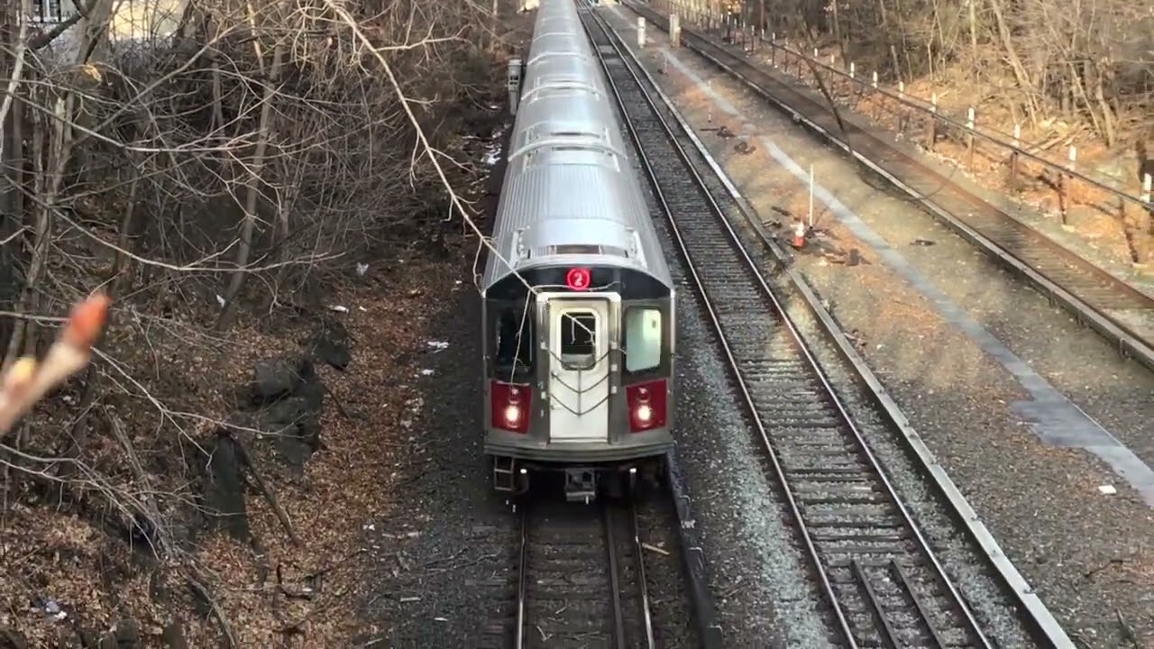 IRT Dyre Avenue Line: Rerouted R142 2 Trains at the Mace Avenue Portal