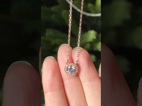 Video Swarovski Una Angelic Round Pendant in Rose Gold ?
