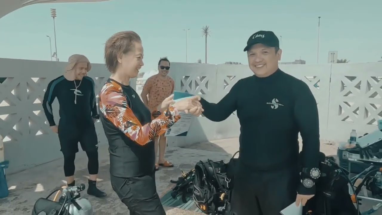 Sarah and Jeni Discvery Dive