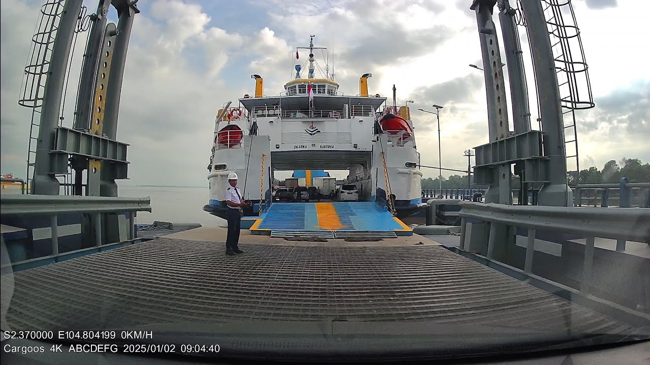 PENYEBERANGAN DARI PELABUHAN TANJUNG API API KE PELABUHAN KALIAN MUNTOK PULAU BANGKA