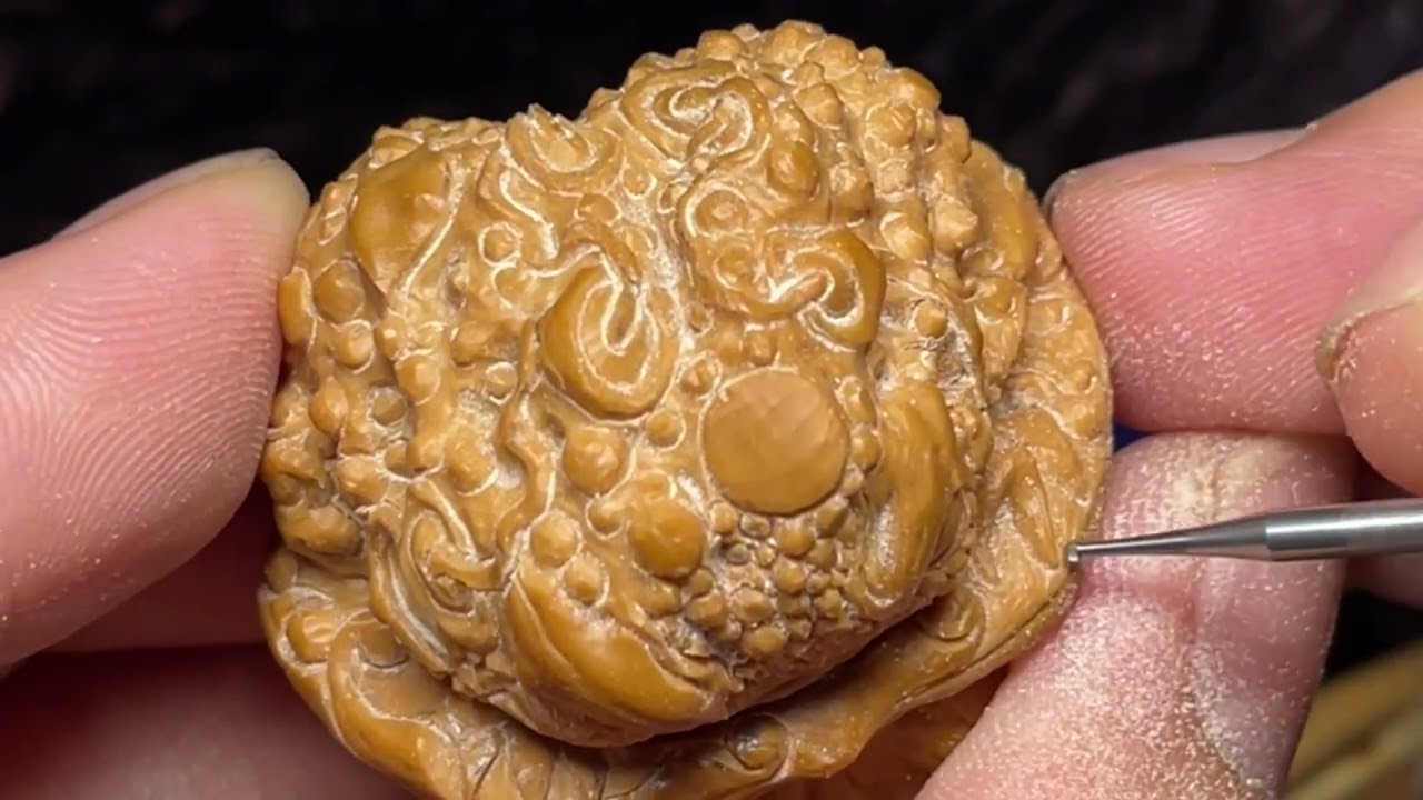 蛤蟆头核桃雕刻金蟾#手工#文玩#手艺人#雕刻Toad Head Walnut Carving