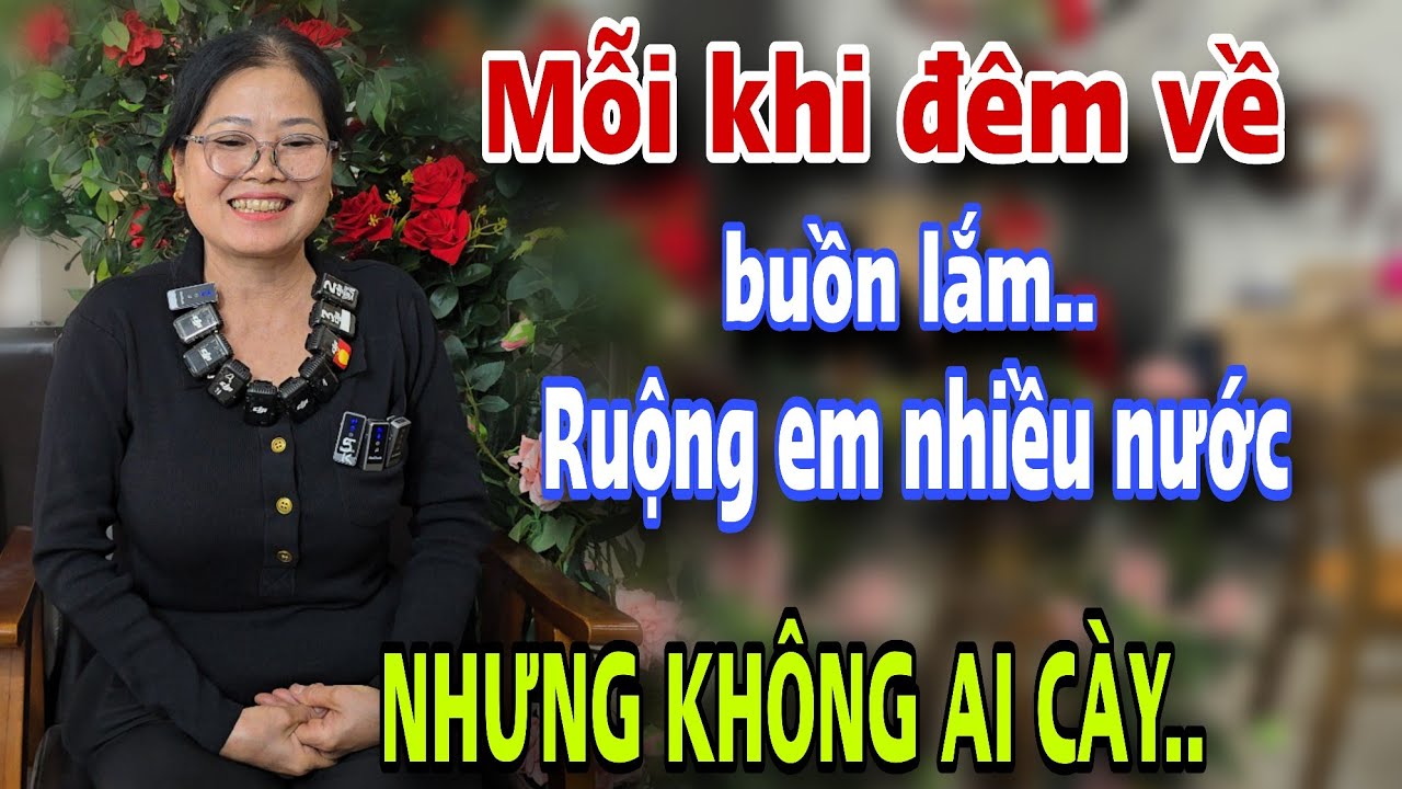 Đêm về buồn lắm ruộng em nhiều nước nhưng không ai cày mấy anh ơi 