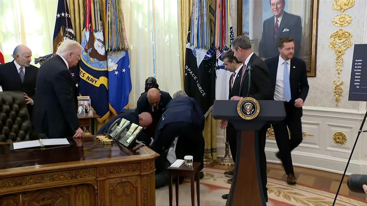 Evento de Trump é interrompido no Salão Oval por causa de desmaio | AFP