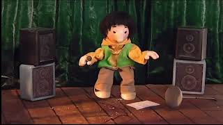 Postman pat bill Thompson sings earrape headphone warning
