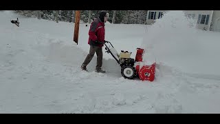 Ariens ST824 8HP Snow Blower. Does a 35 Year Old Snow Blower Still Have What it Takes?