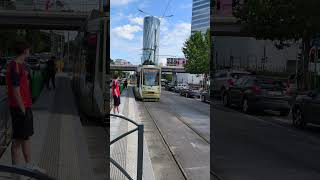 Tramvaiul Bucur LF-CA 407 sosește în stația "Șoseaua Pipera", pe linia 5, din București.