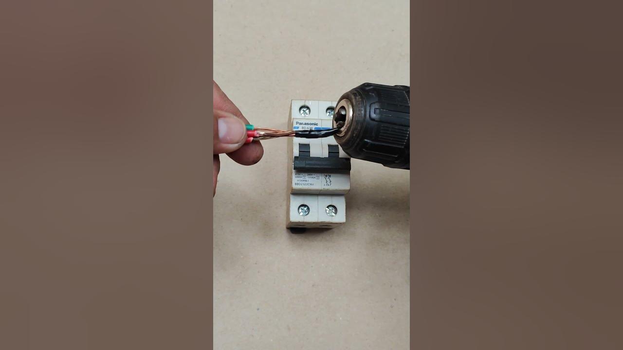 c-ch-u-nhi-u-d-y-i-n-v-o-cb-how-to-connect-multiple-wires-to-aptomat