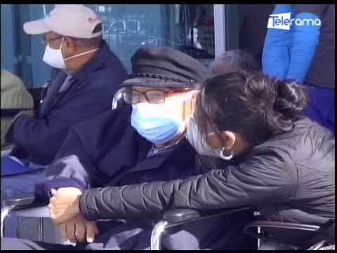 En Quito, adultos mayores reciben la vacuna anticovid-19