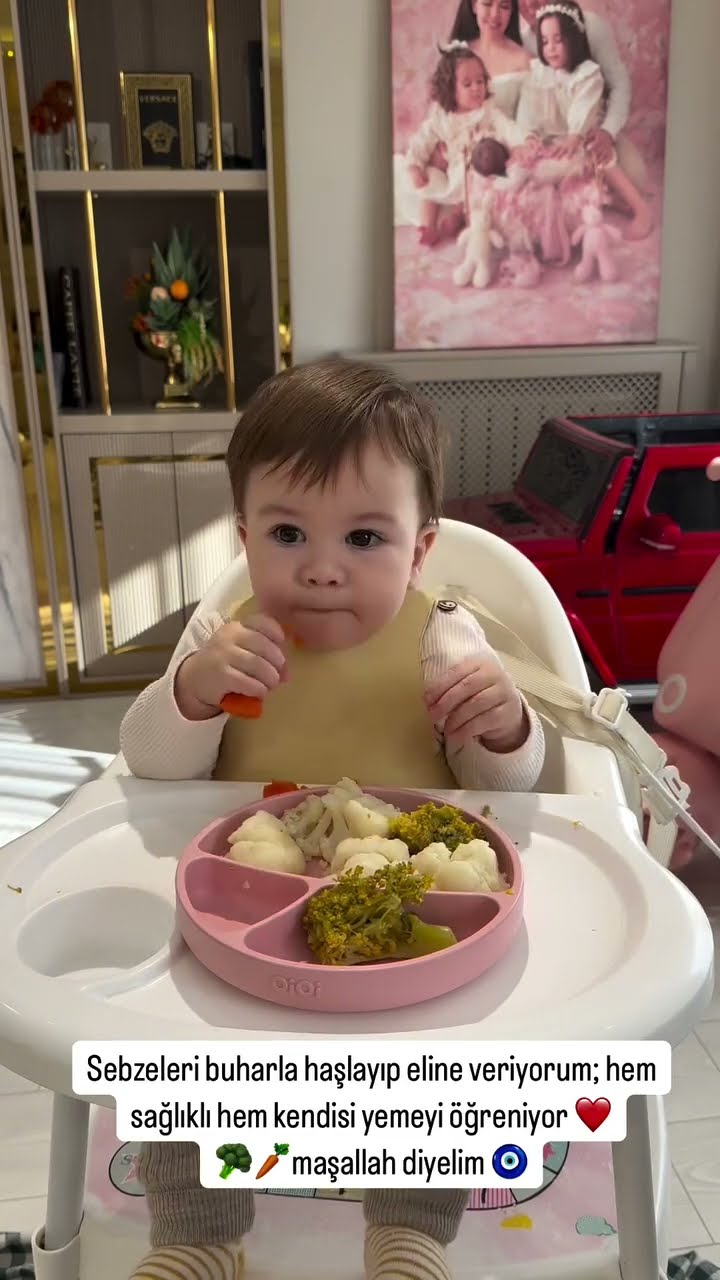 Sebzeleri buharla haşlayıp eline veriyorum;hem sağlıklı hem de kendisi yemeyi öğreniyor ❤️
