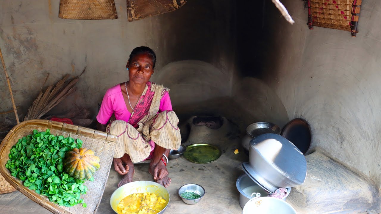 Their way of life and cooking in the jungle | Tribe Grandma Cooking Lunch for she's family